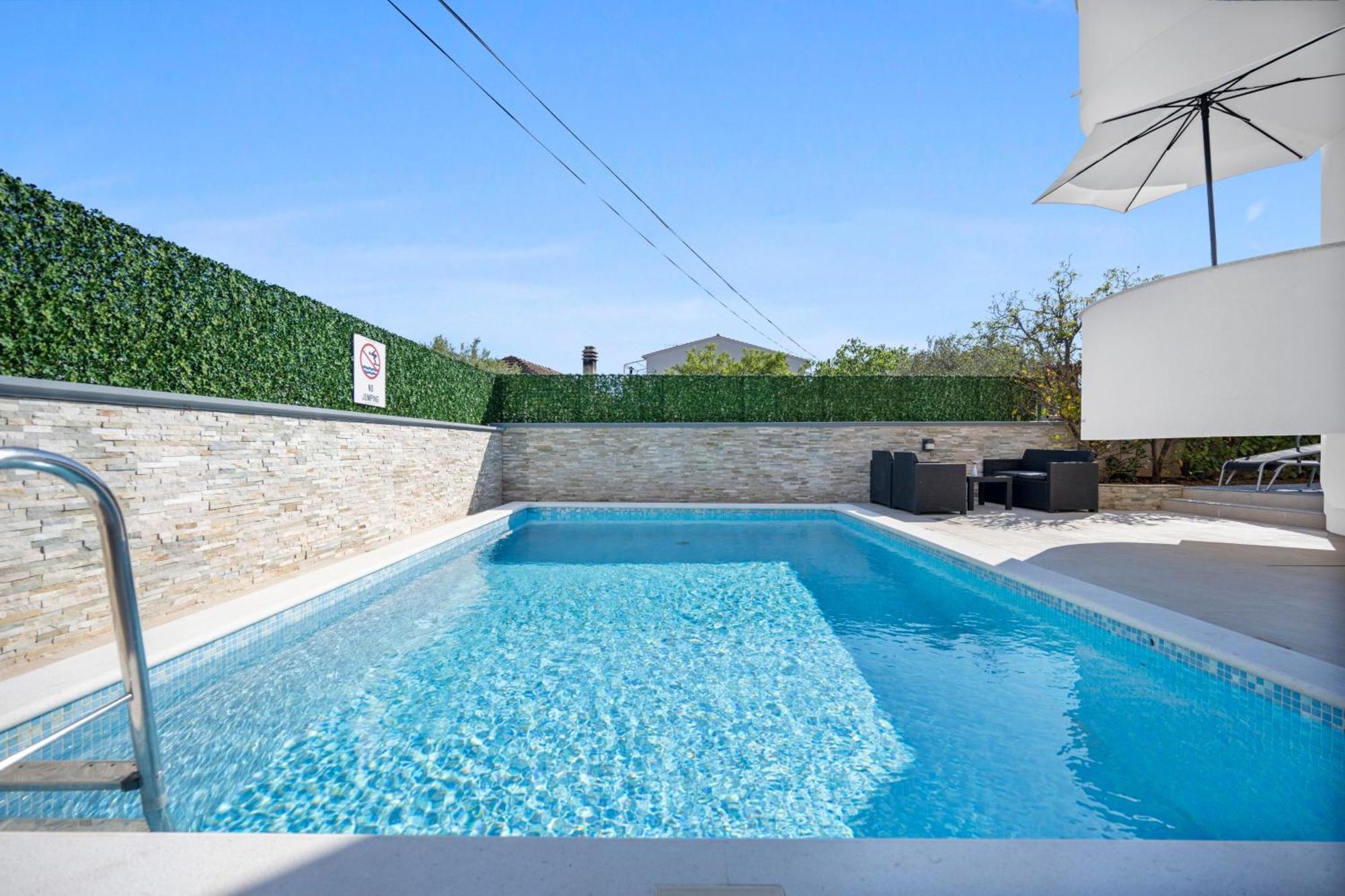 Aquarius Apartments - Beachside With Heated Pool Vodice Exterior foto