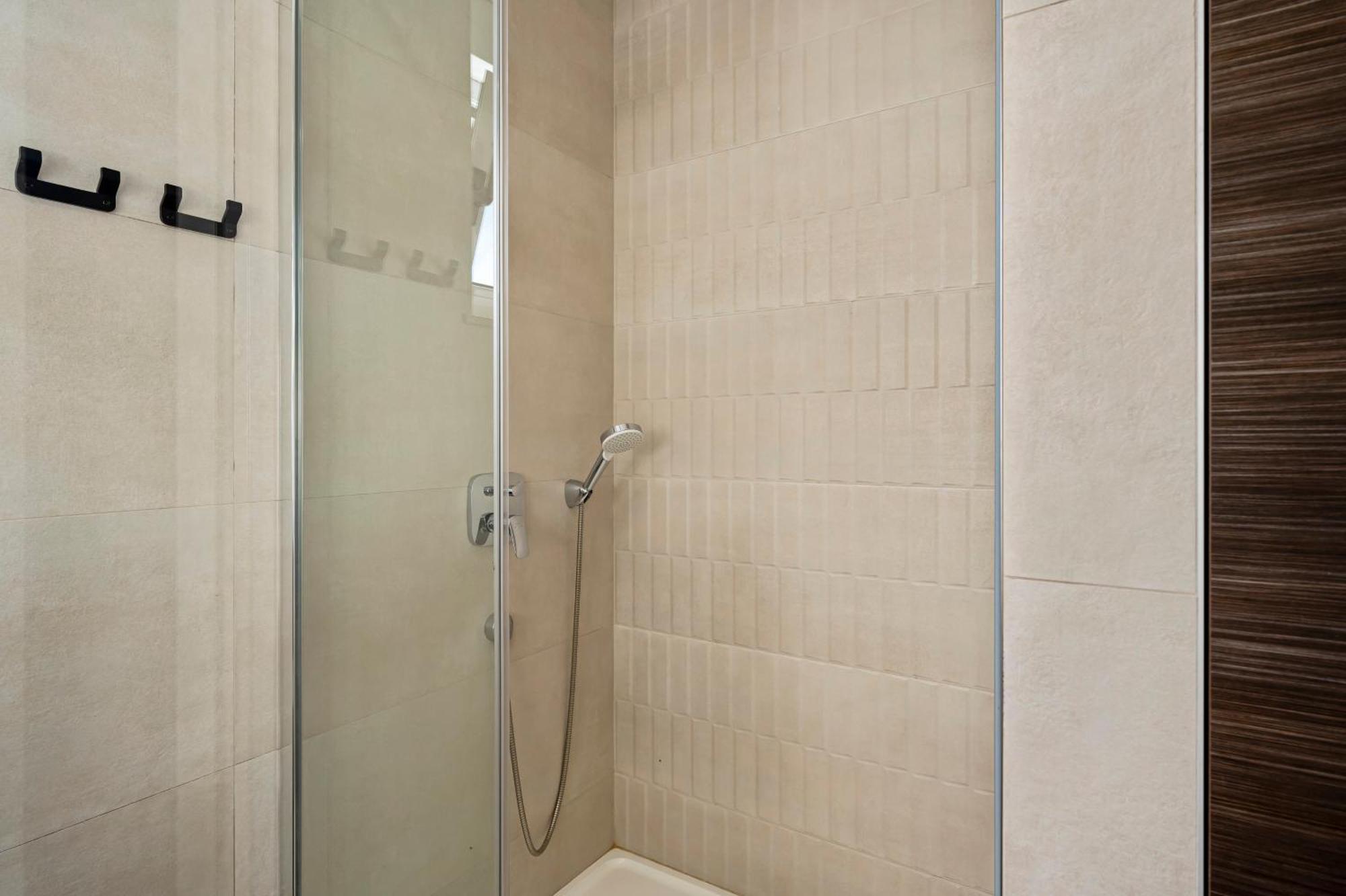 Aquarius Apartments - Beachside With Heated Pool Vodice Quarto foto