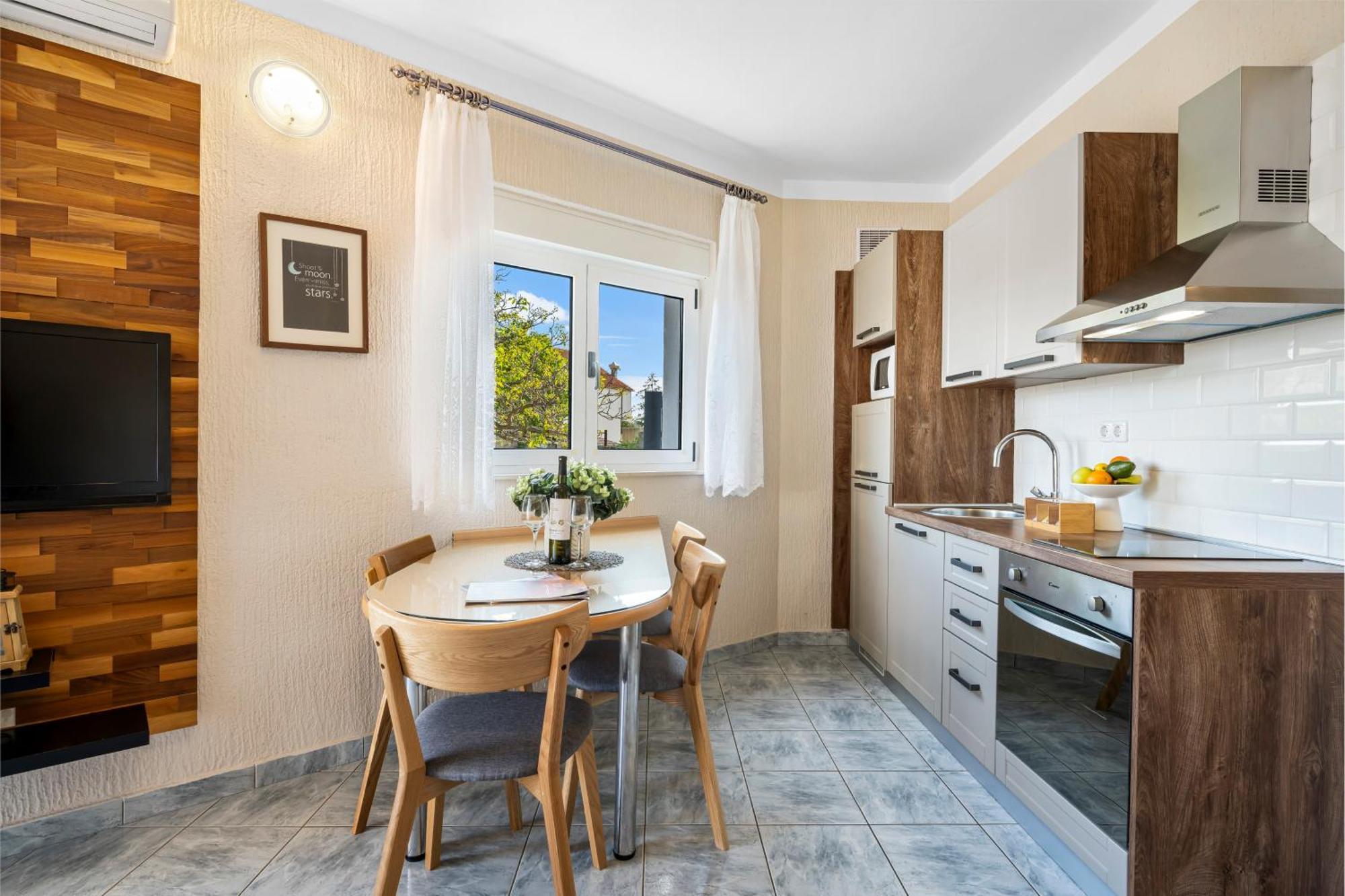 Aquarius Apartments - Beachside With Heated Pool Vodice Quarto foto