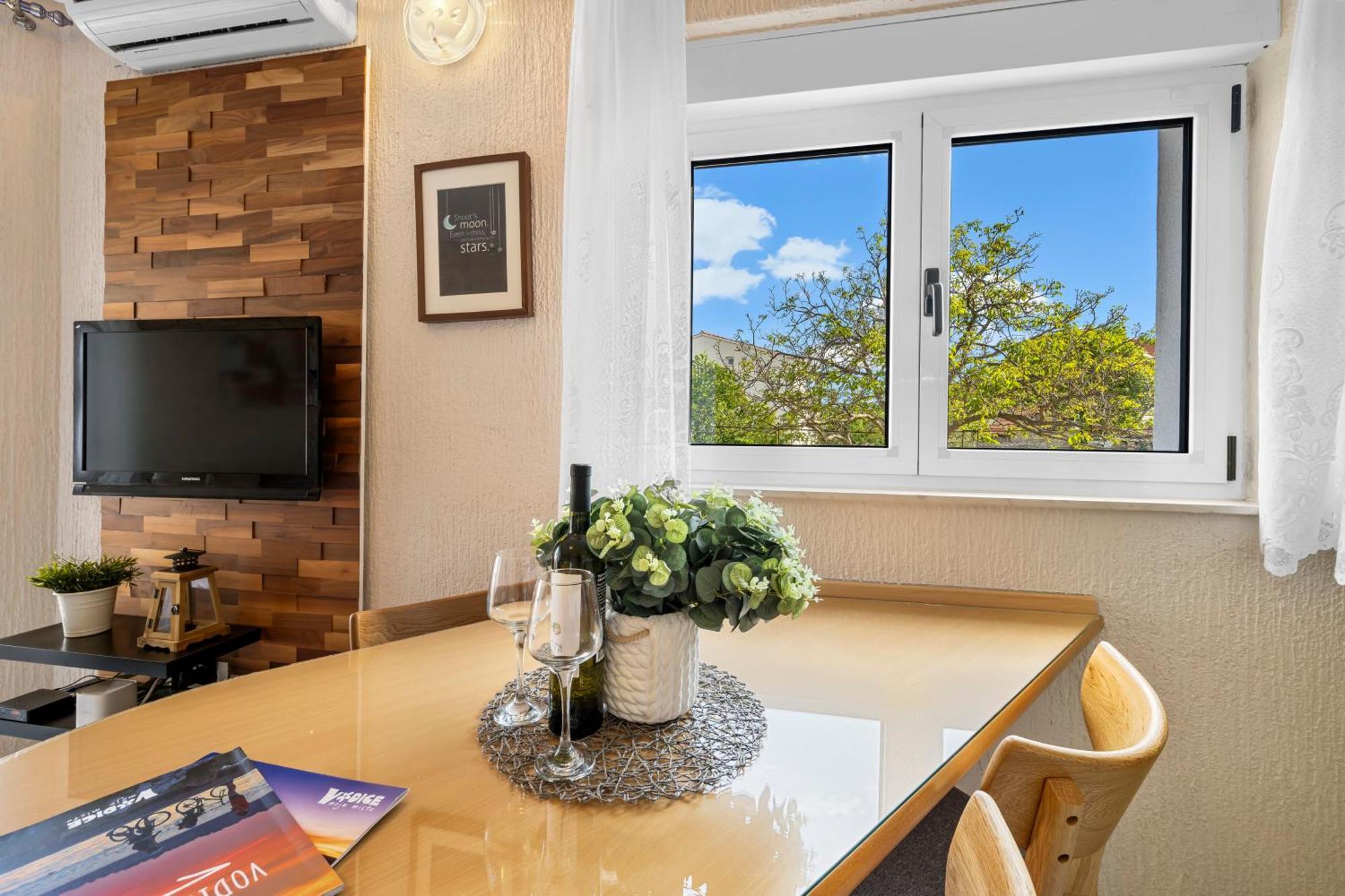 Aquarius Apartments - Beachside With Heated Pool Vodice Quarto foto