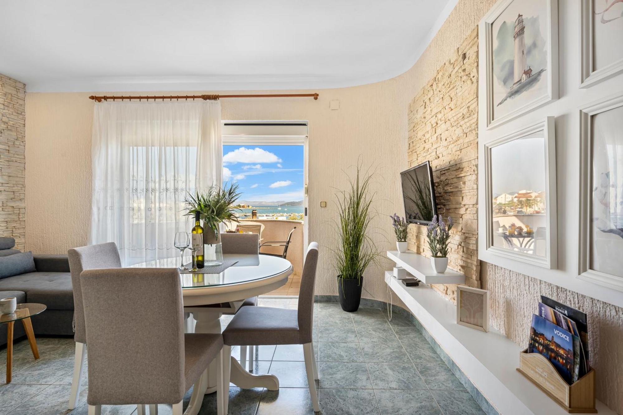 Aquarius Apartments - Beachside With Heated Pool Vodice Quarto foto
