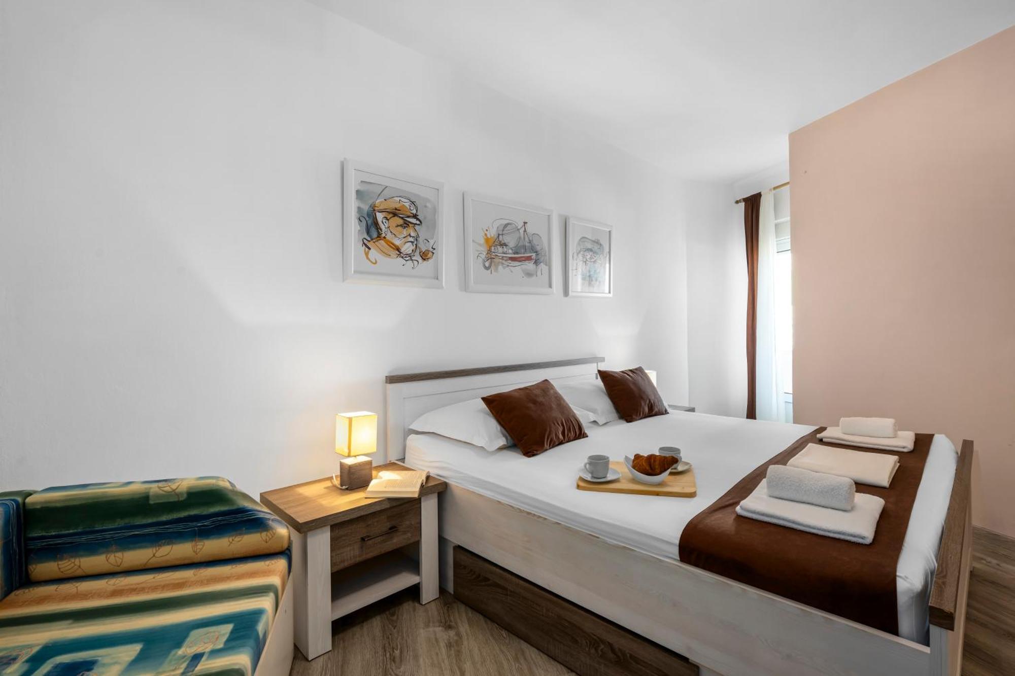 Aquarius Apartments - Beachside With Heated Pool Vodice Quarto foto
