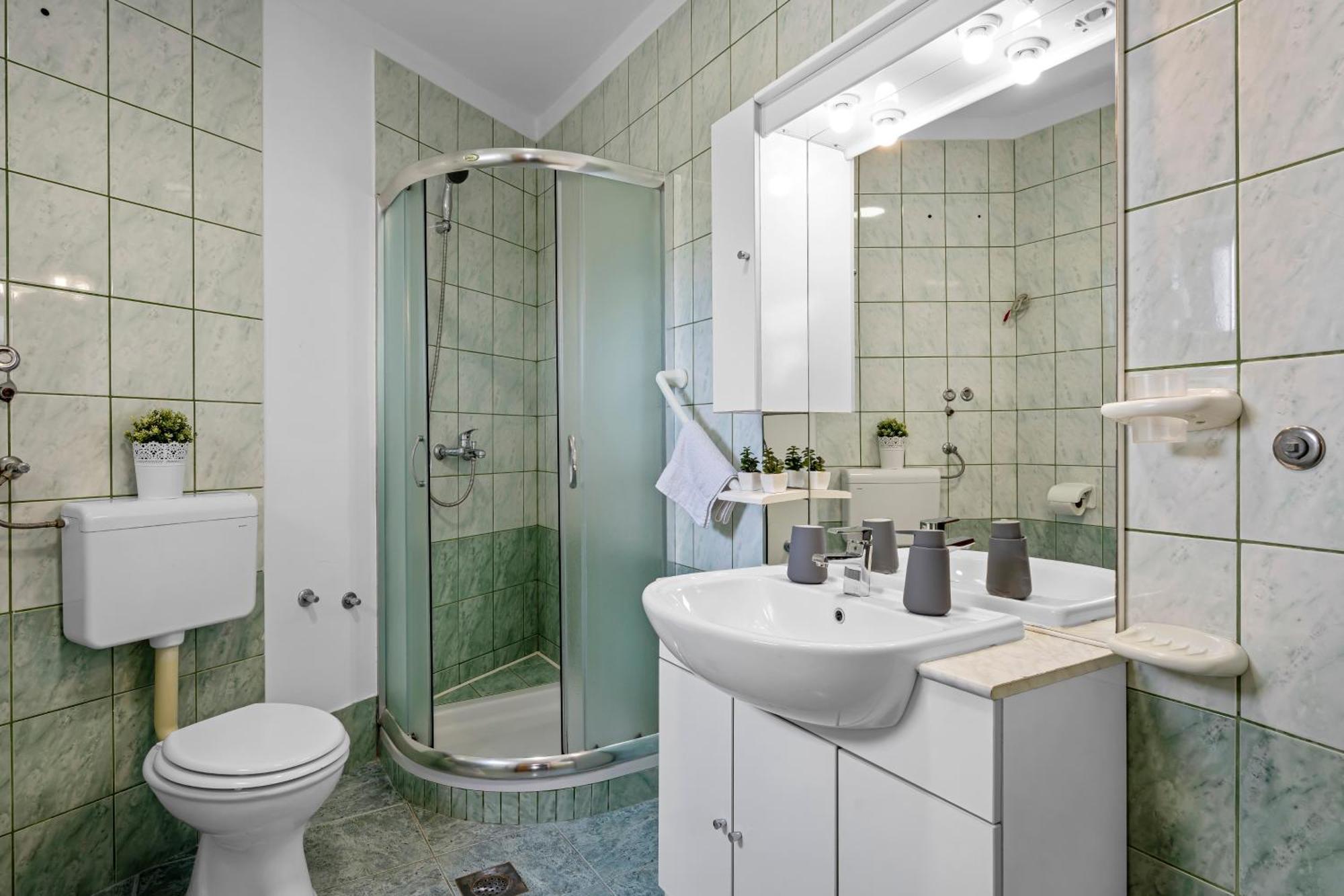 Aquarius Apartments - Beachside With Heated Pool Vodice Quarto foto